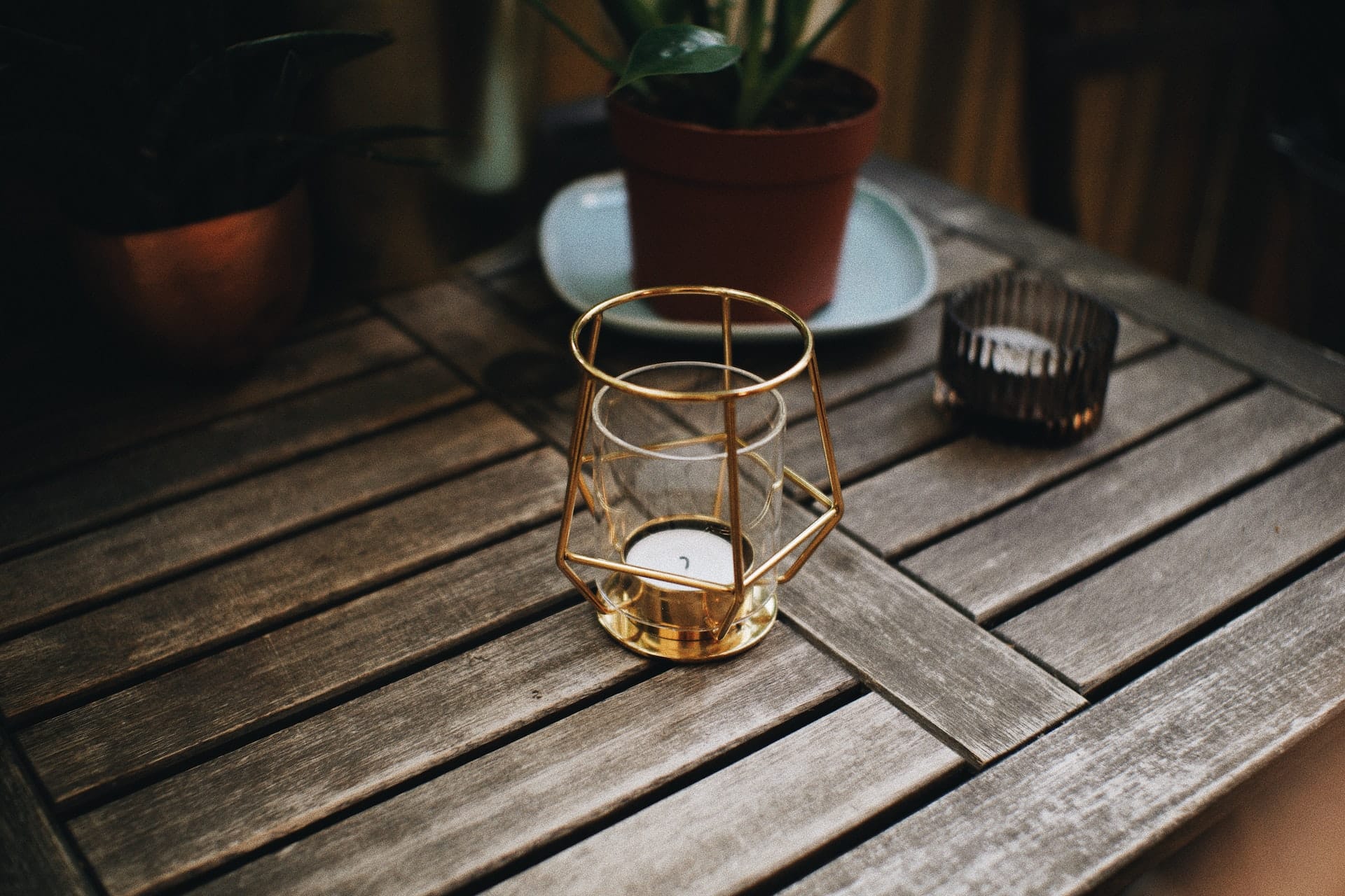 Comment protéger une table en bois pour l&rsquo;extérieur ?